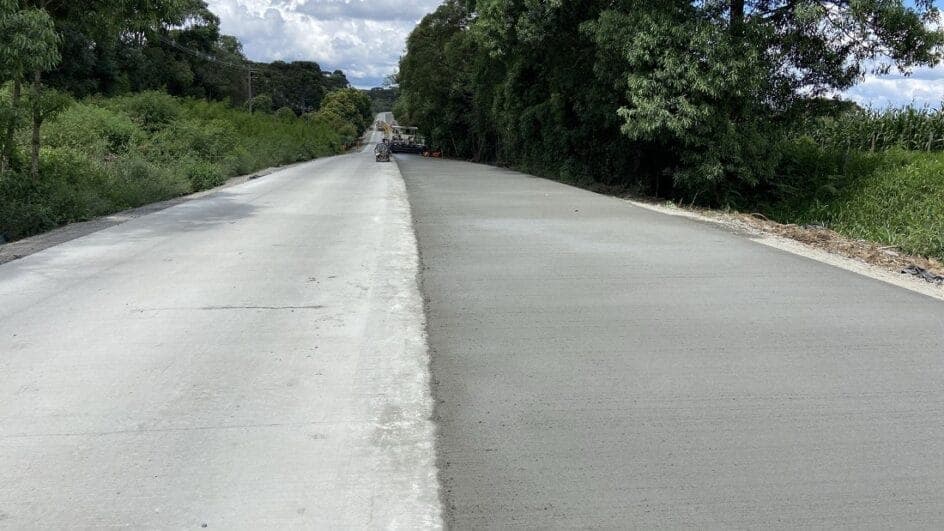 La pavimentacion en hormigon de la SC-477 en el Planalto Norte esta 80% concluida