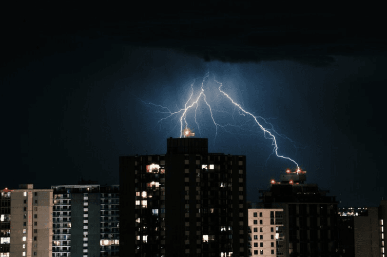 Cómo proteger la planta de hormigón de las descargas eléctricas